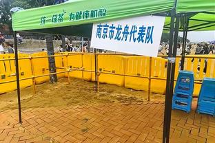 迈尔：建议在安联球场前为贝肯鲍尔建造雕像，就建在盖德穆勒旁边